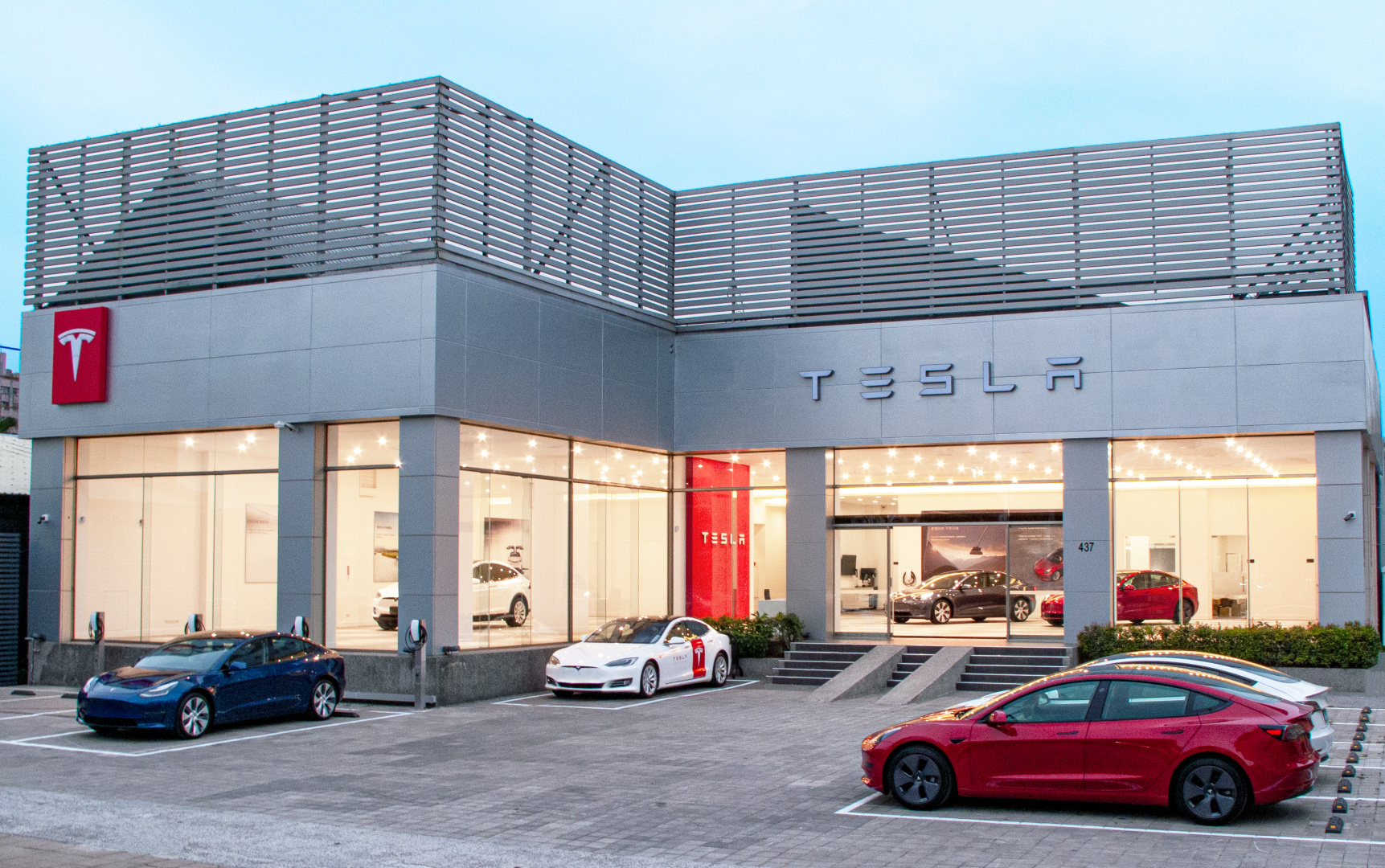 SMALL_南臺灣首座 Tesla Center 高雄服務體驗中心將提供南部消費者從銷售、交付到保養維修的全方位服務。